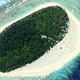 Imagen para el artículo titulado Rescatan a tres náufragos de una isla desierta gracias a un mensaje de SOS escrito en la arena
